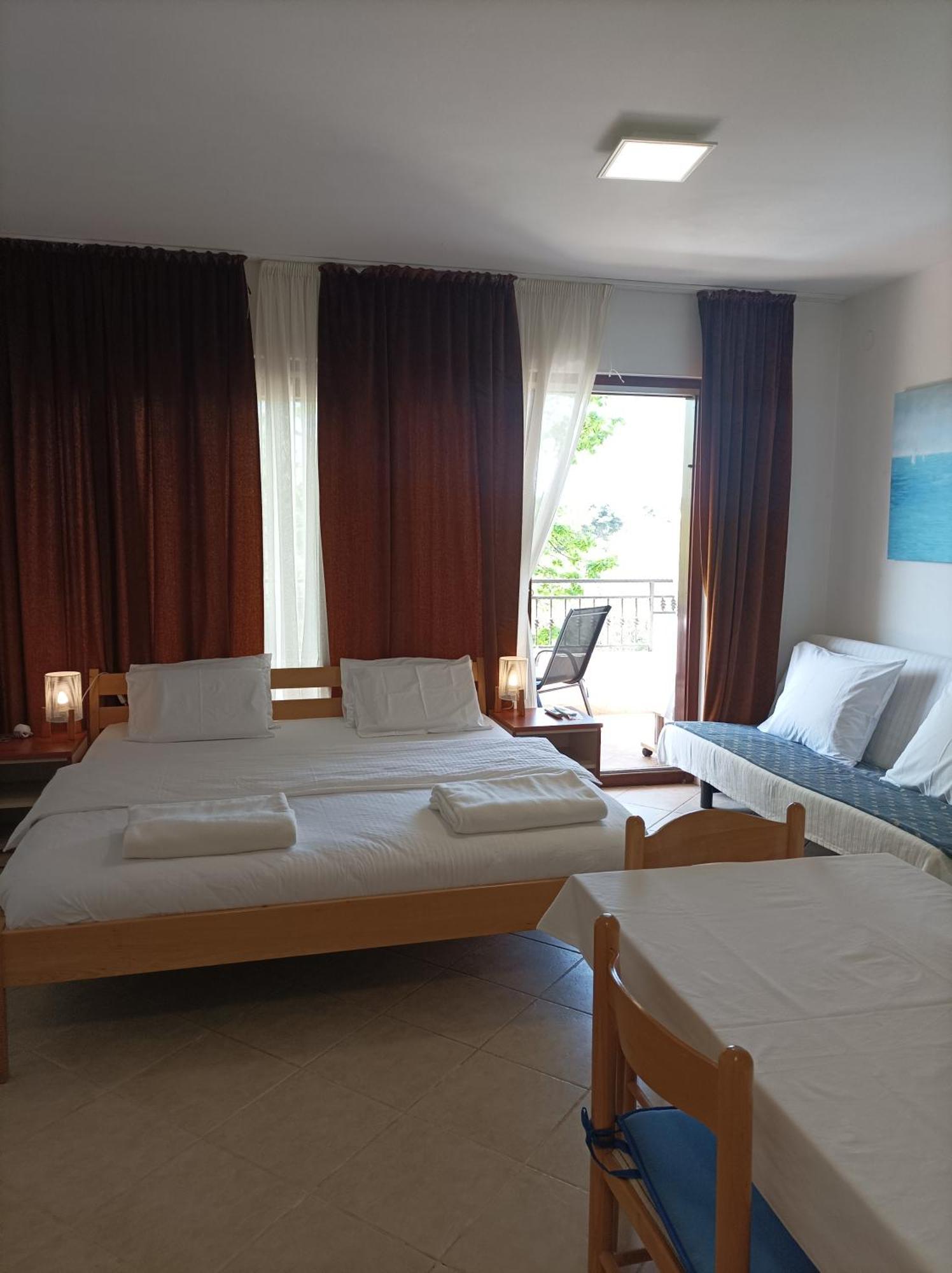 Rooms & Apartment Hegic Zara Esterno foto