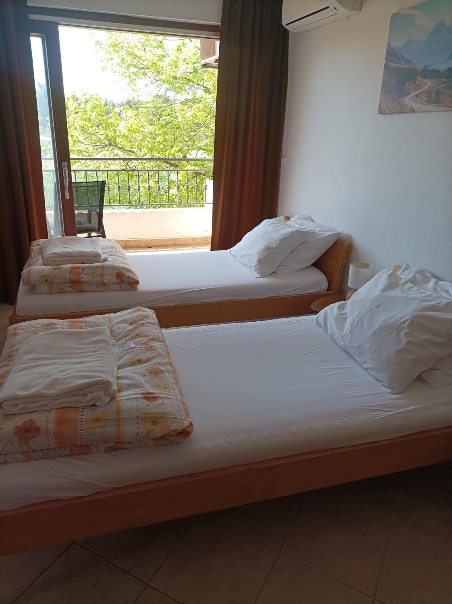 Rooms & Apartment Hegic Zara Esterno foto