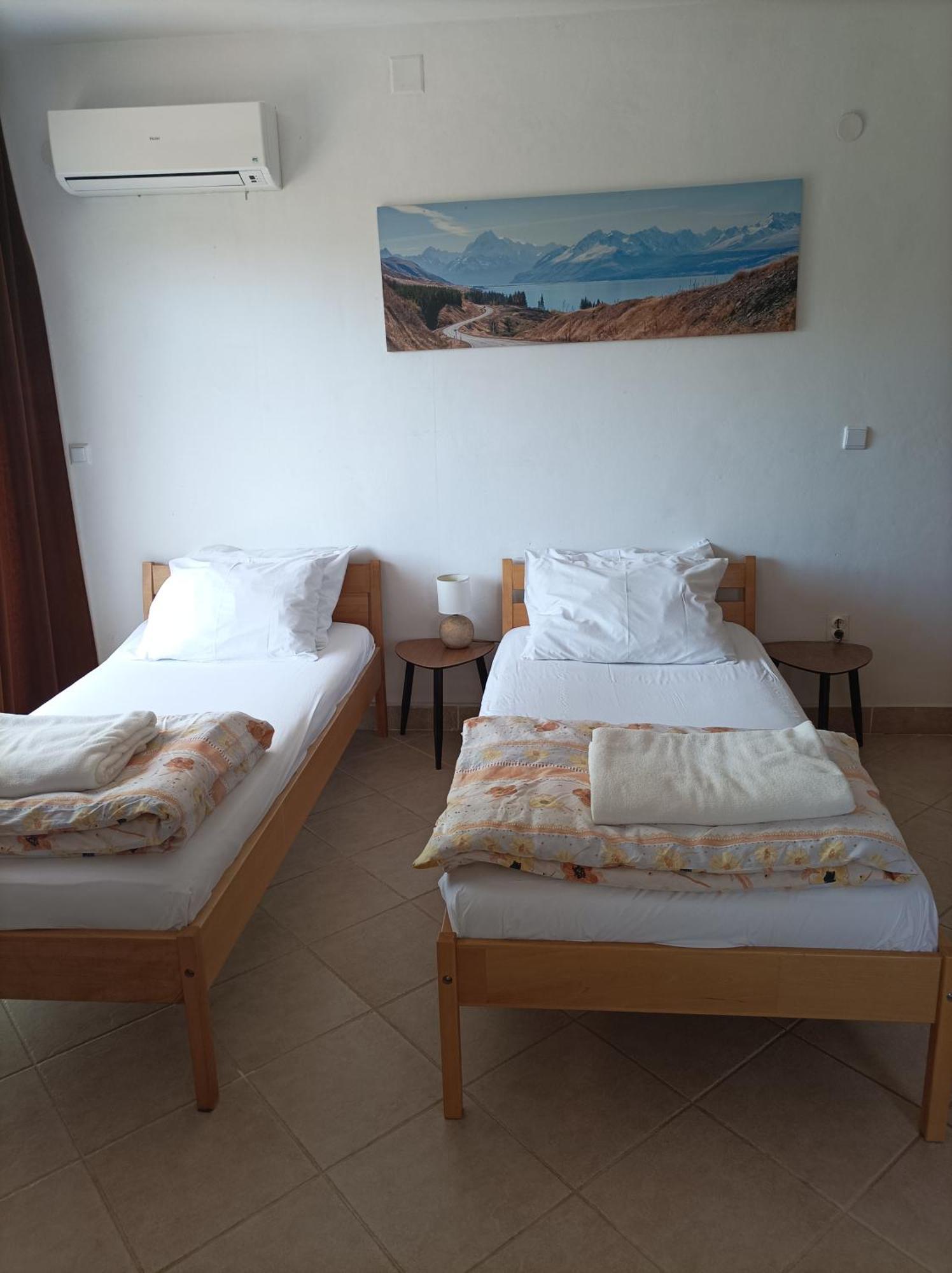 Rooms & Apartment Hegic Zara Esterno foto