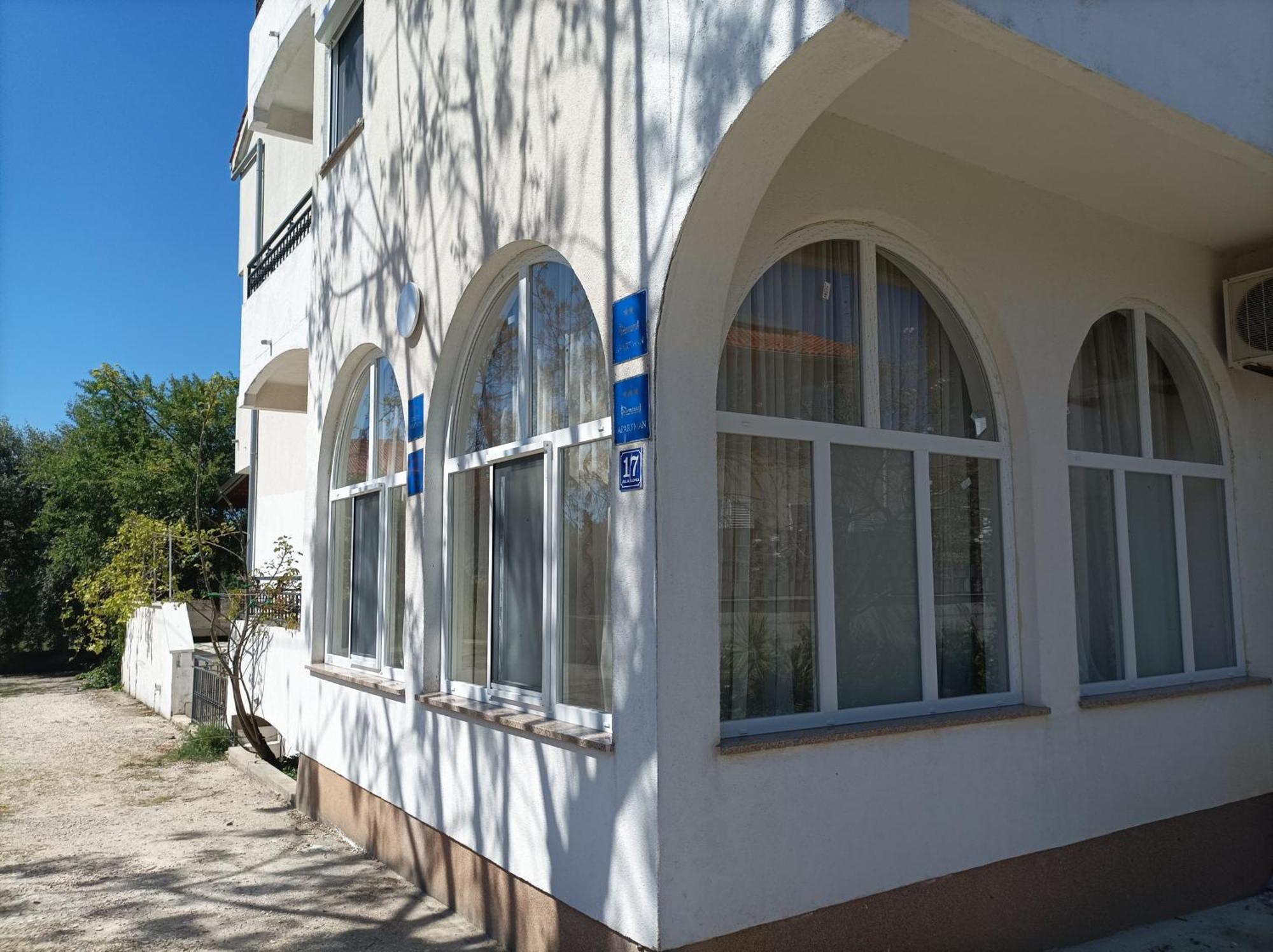 Rooms & Apartment Hegic Zara Esterno foto