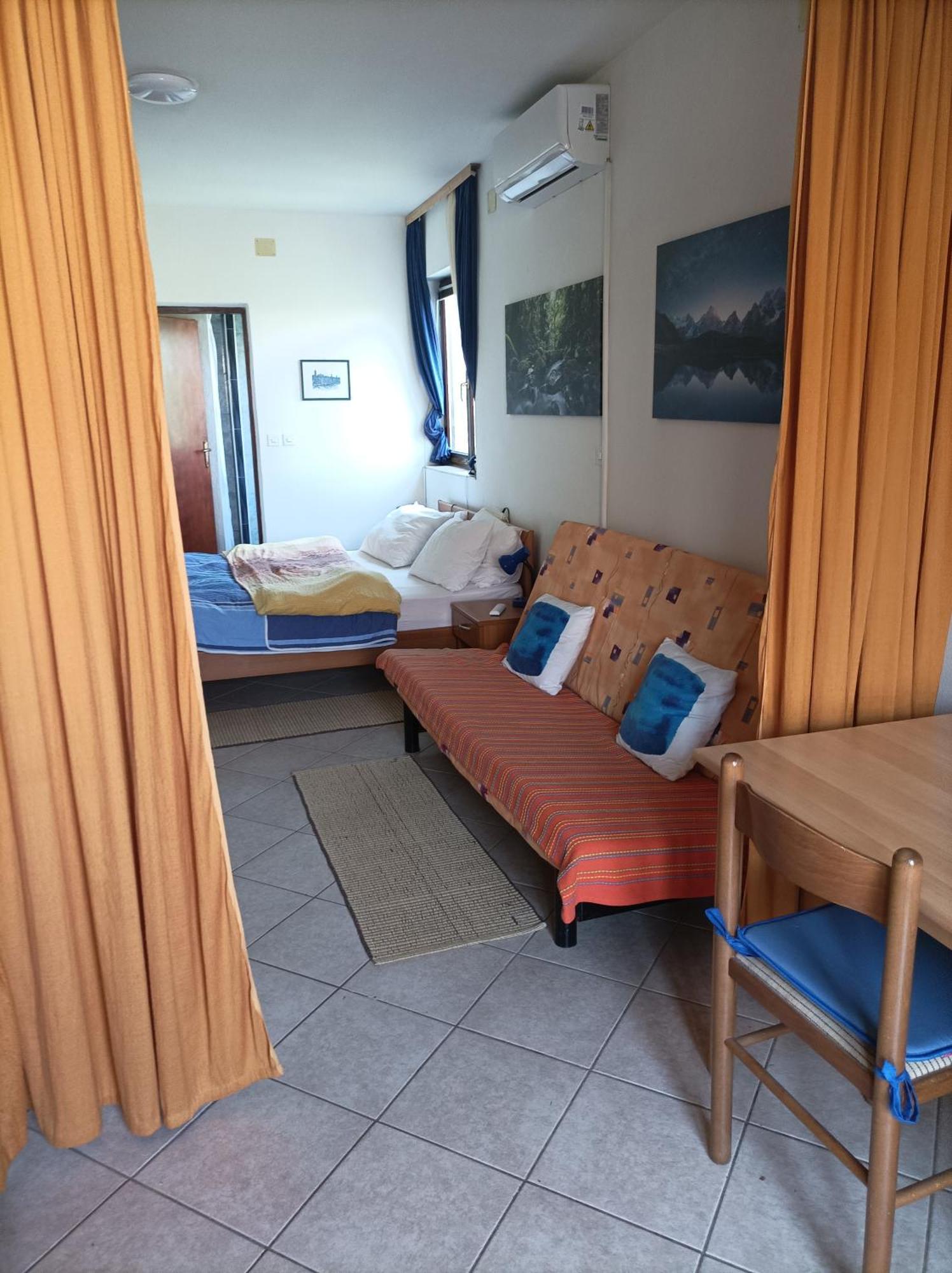 Rooms & Apartment Hegic Zara Esterno foto