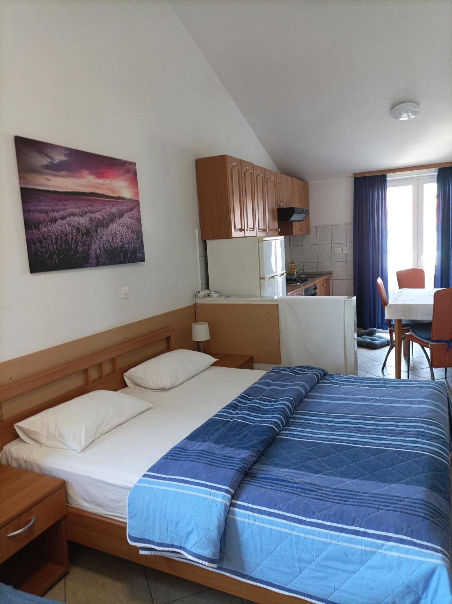 Rooms & Apartment Hegic Zara Esterno foto